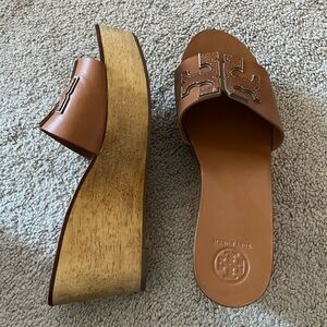 Tory Burch wooden wedge platform. Vintage 2000s Sandal.